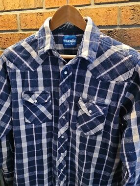 Wrangler Navy and Cream Medium  Plaid  Pearl Snap Closures